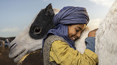 Szenenbild aus dem Film „Prinzen der Wüste – Schneller als der Wind“