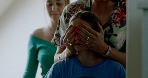 Szenenbild aus dem Film „Eine total normale Familie“