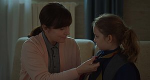 Szenenbild aus dem Film „Petite Maman - als wir Kinder waren“