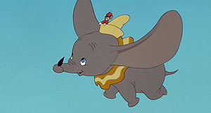 Szenenbild aus dem Film „Dumbo, der fliegende Elefant“