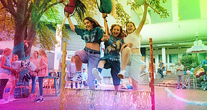 Szenenbild aus dem Film „Pferd am Stiel“