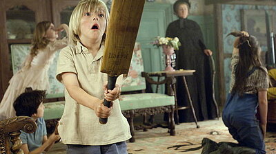 Mehr zum Film „Eine zauberhafte Nanny - Knall auf Fall in ein neues Abenteuer“ Szenenbild aus dem Film „Eine zauberhafte Nanny - Knall auf Fall in ein neues Abenteuer“