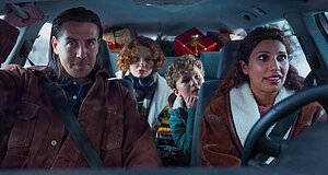 Szenenbild aus dem Film „Mission: Mäusejagd - Chaos unterm Weihnachtsbaum“ Szenenbild aus dem Film „Mission: Mäusejagd - Chaos unterm Weihnachtsbaum“