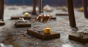 Szenenbild aus dem Film „Mission: Mäusejagd - Chaos unterm Weihnachtsbaum“ Szenenbild aus dem Film „Mission: Mäusejagd - Chaos unterm Weihnachtsbaum“