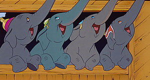 Szenenbild aus dem Film „Dumbo, der fliegende Elefant“