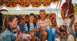 Szenenbild aus dem Film „Emil und die Detektive [2026]“