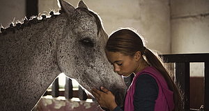 Szenenbild aus dem Film „Ein Pferd für Klara“