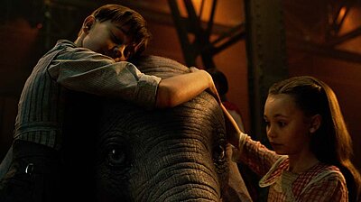 Mehr zum Film „Dumbo“ Szenenbild aus dem Film „Dumbo“