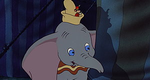 Szenenbild aus dem Film „Dumbo, der fliegende Elefant“