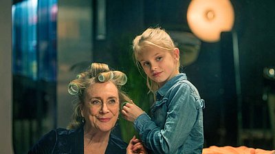 Szenenbild aus dem Film „Romys Salon“