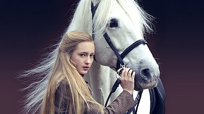 Szenenbild aus dem Film „Die Legende der weißen Pferde“