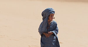 Szenenbild aus dem Film „Die Legende des Wüstenkindes“ Szenenbild aus dem Film „Die Legende des Wüstenkindes“