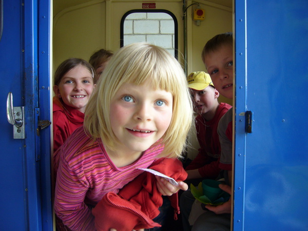 Szenenbild aus dem Film „Die Kinder vom Napf“ Szenenbild aus dem Film „Die Kinder vom Napf“